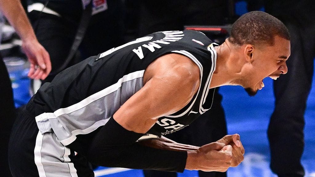 San Antonio Spursin Victor Wembanyama juhli seitsemännen ottelun voittoa ja finaalipaikkaa.