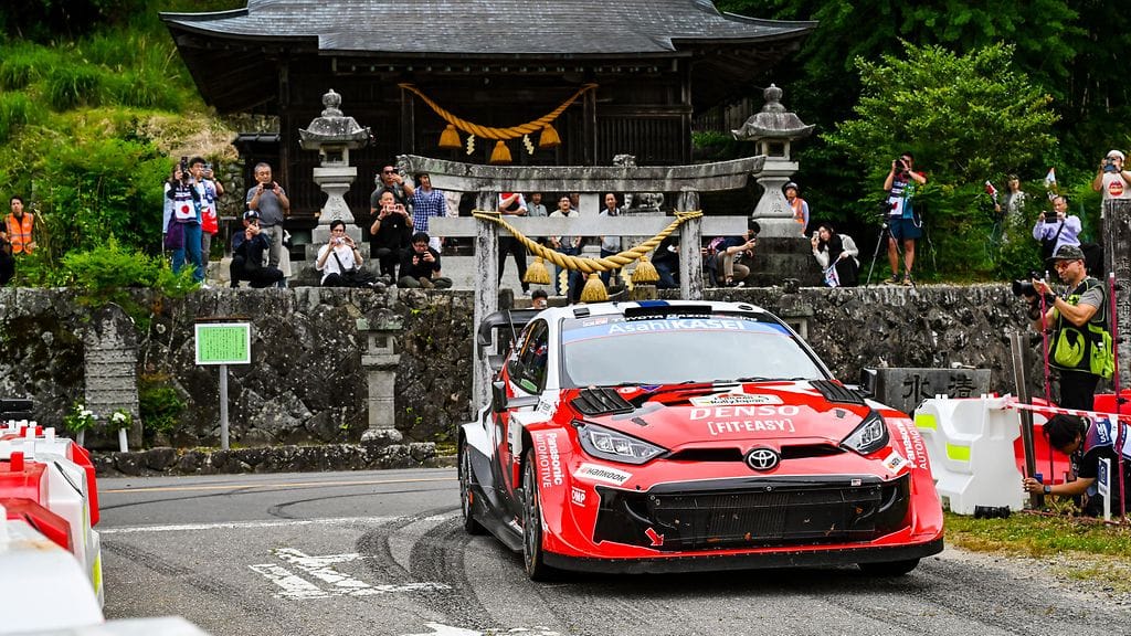 Toyotan Sami Pajari jatkaa Japanin MM-rallissa kolmantena.