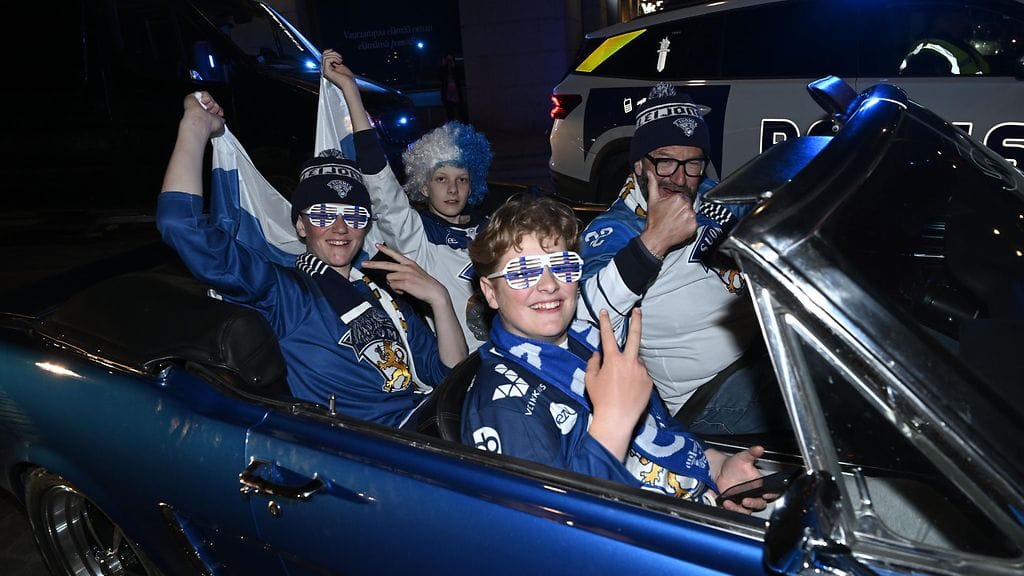LK MM jääkiekko Helsingin keskusta 2 010626