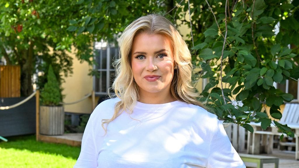 Vivi Wahlström söpöilee somessa Medya Elekin kanssa.