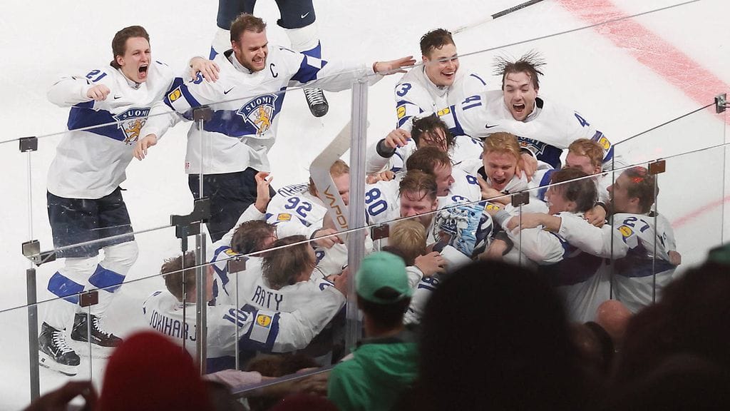 Leijonat juhli MM-kultaa myöhään yöhön Zürichissä.