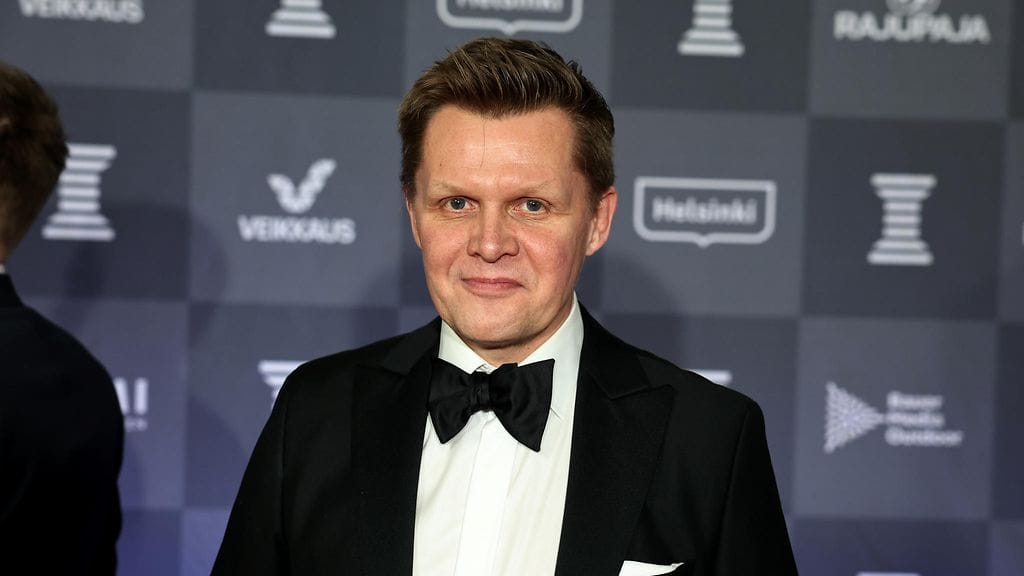 60 vuotta täyttävä Mika Saukkonen palkittiin alkuvuodesta pitkästä urastaan Opetus- ja kulttuuriministeriön (OKM) ansiomitalilla kultaisin ristein.