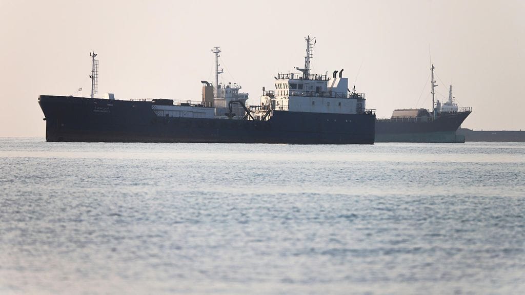 Kuvituskuvassa jumissa olevia rahtialuksia Hormuzinsalmella Etelä-Iranissa 1. kesäkuuta.