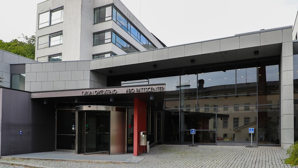 Tapausta käsitellään Varsinais-Suomen käräjäoikeudessa Turun oikeustalolla.