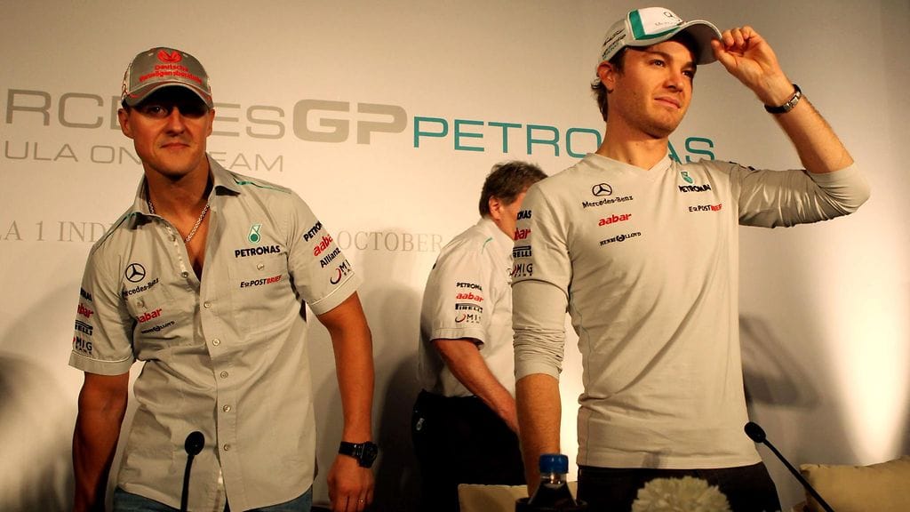 Michael Schumacher (vas.) ja Nico Rosberg ajoivat kolme vuotta tallikavereina.