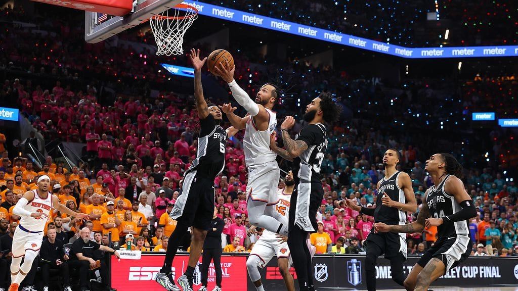 Kuvassa korille ajava New York Knicksin Jalen Brunson oli esillä NBA:n avausfinaalissa.