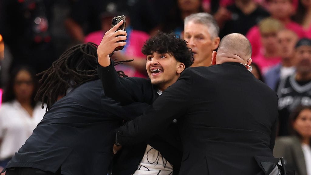 Nuori kannattaja ryntäsi kentälle ja keskeytti NBA:n avausfinaalin.