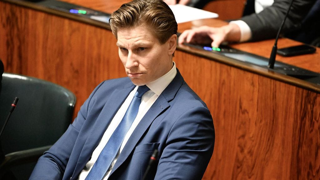 Kiinteistökauppoihin liittyi "erilaisia hämäriä tarkoitusperiä", puolustusministeri Antti Häkkänen sanoo.