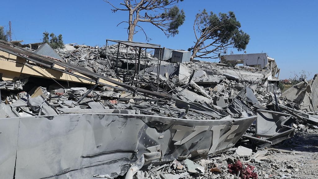 Kuvassa on tuhoutuneita rakennuksia Libanonissa Israelin hyökkäysten jälkeen.