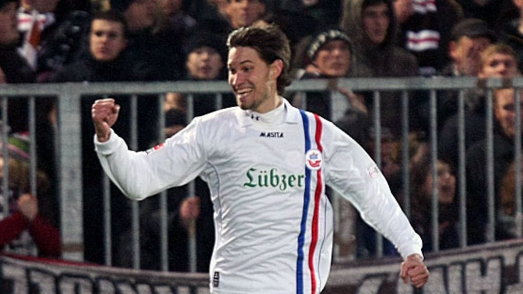 Henri Myntti tuulettaa Rostockin paidassa. Kuva: Martin Rose/GETTY.