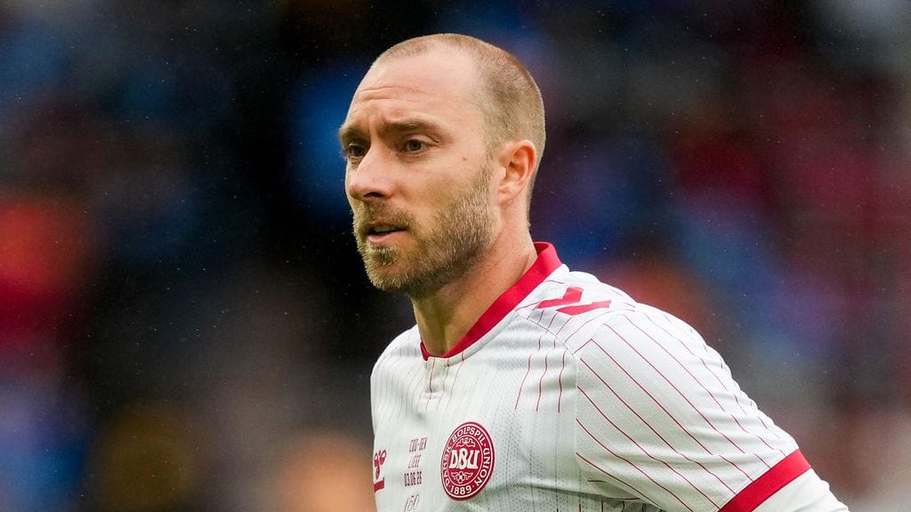 Christian Eriksen kiittää häntä auttaneita.