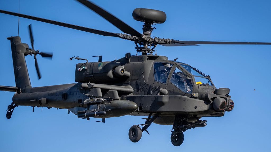 Pudonnut helikopteri oli AH-64 Apache -taisteluhelikopteri.