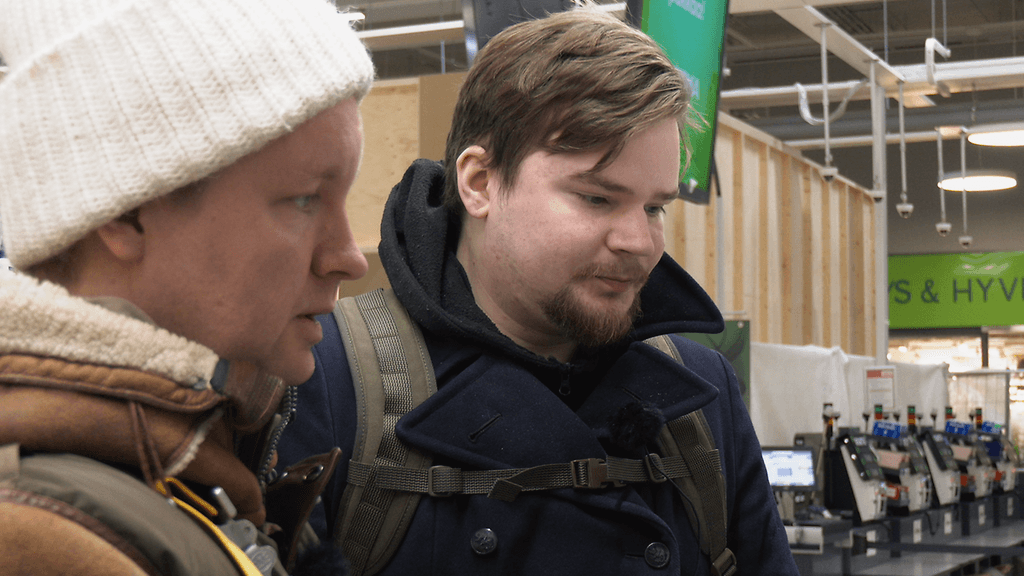 Eemil nähdään toimittaja Jere Silfstenin haastattelussa MTV Katsomon Asian ytimessä.doc: Mul on iso -dokumentissa.