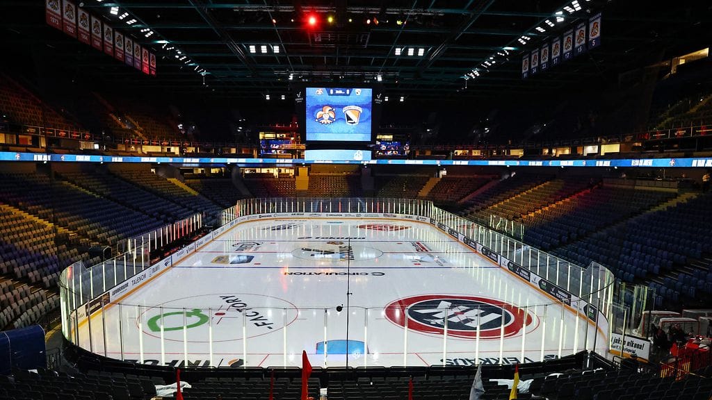 Jokerit ja HIFK kohtaavat Veikkaus-areenalla lokakuun kahdeksas päivä. Ensimmäisen kotiottelun Jokerit pelaa areenalla syyskuun 17. päivä JYPiä vastaan.