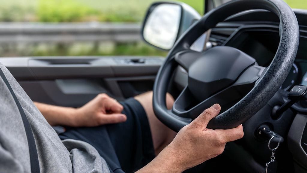 kuski kuljettaja auto shutterstock