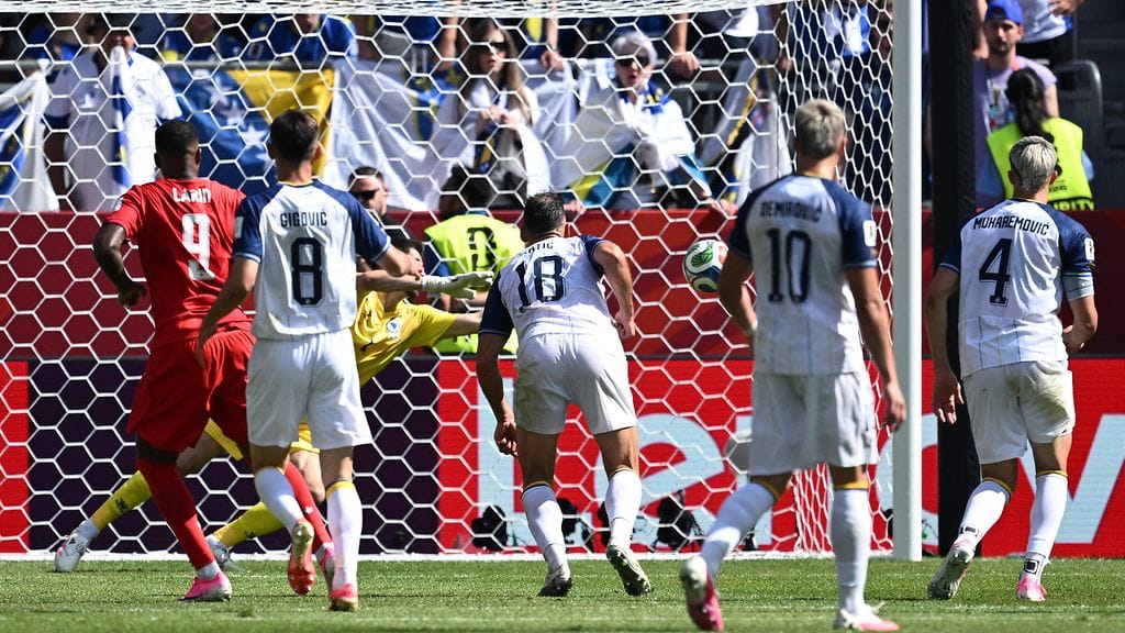 Cyle Larin Kanada maali
