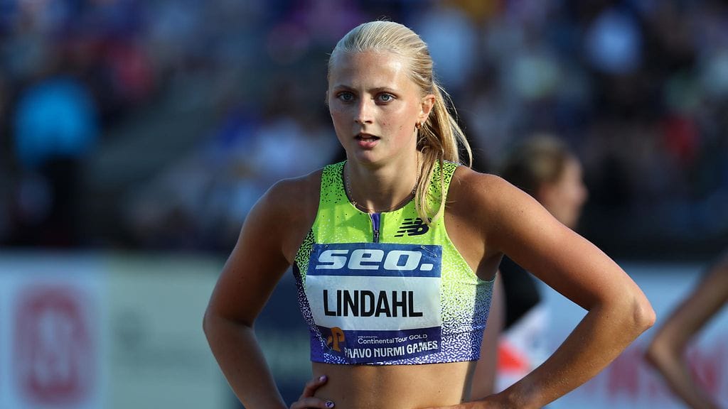 Nora Lindahl kellotti satasen aikaan 11,18.