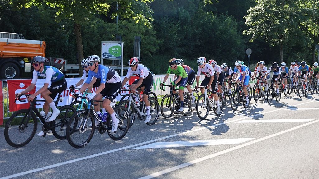 LVM Saarland Trofeo -pyöräilykisassa nähtiin pelottava onnettomuus. Kuvituskuva.