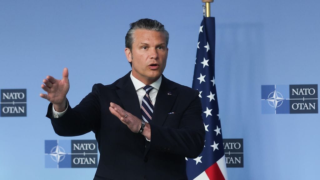 Yhdysvaltain puolustusministeri Pete Hegseth kuvattuna Nato-kokouksessa Brysselissä 18. kesäkuuta.