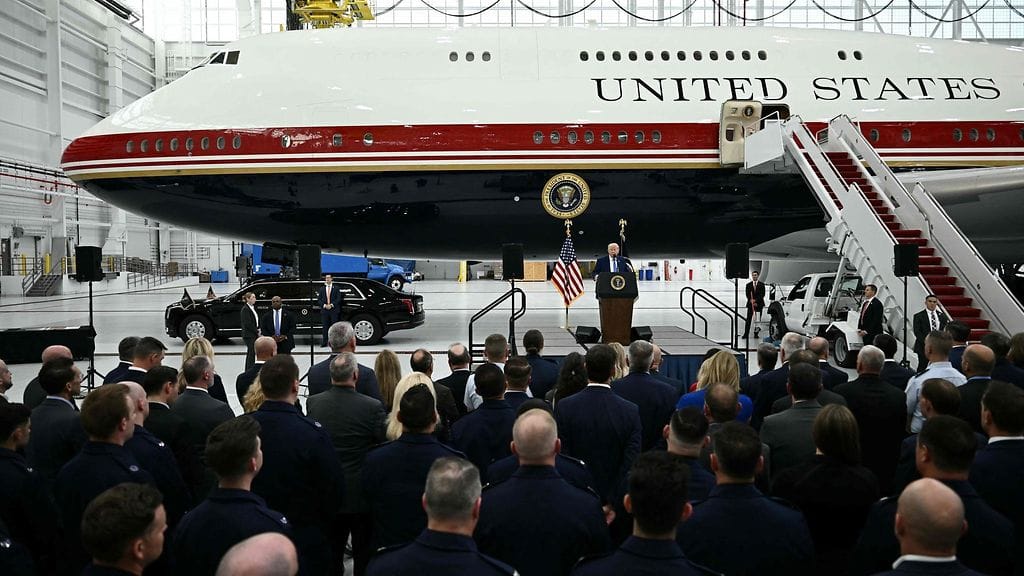 LK air force one trump qatar