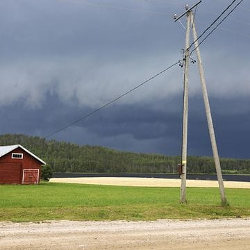 Sateet piinaavat Suomea vielä päiviä, mutta lämpöä on jo näkyvissä