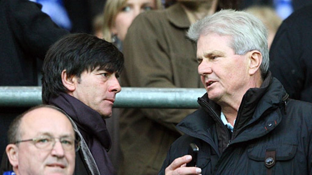 Dietmar Hopp (oik.) ja maajoukkuevalmentaja Joachim Löw, kuva: Christof Koepsel/Bongarts/Getty Images