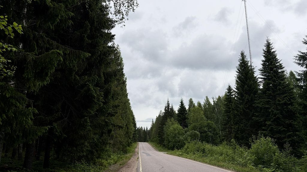 Taidetie sijaitsee itärajan tuntumassa