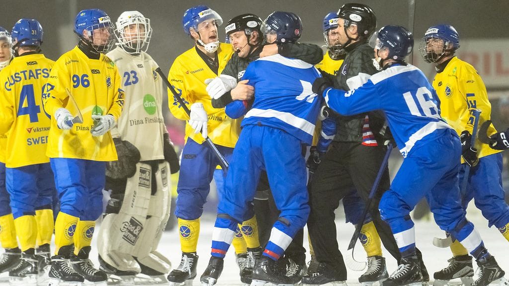 Suomi ja Ruotsi iskivät tammikuussa Porissa yhteen jääpallon miesten MM-loppuottelussa. Ruotsi juhli 9–1-murskavoittoa.
