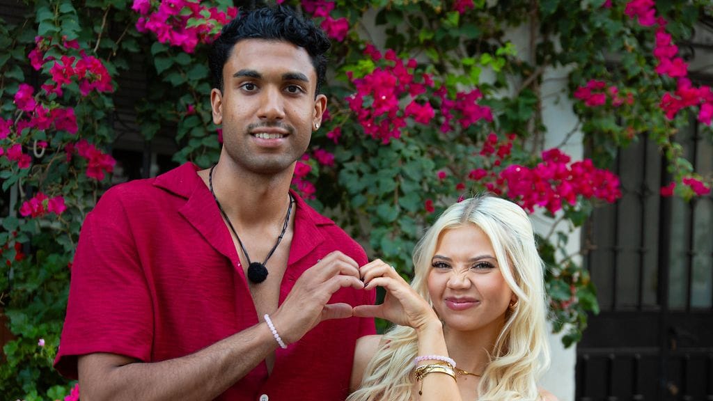 Love Island -Säde ja Ammad seurustelevat.