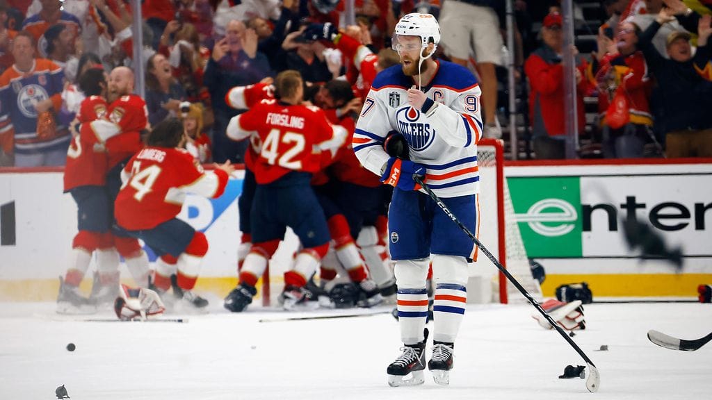 Connor McDavidin Oilers kärsi finaalitappiota Florida Panthersille vuosina 2024 ja 2025. McDavid on antanut Oilers-johdolle ehtoja menestymisestä seurasiirron uhalla.