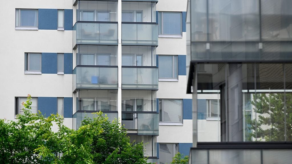 Mies kuoli juhannusaattona pudottuaan parvekkeelta Vantaan Tikkurilassa.