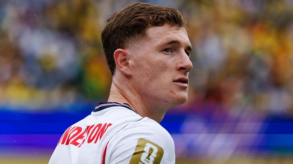 Englannin MM-pelaaja Elliot Anderson vaihtaa seuraa, uutisoi BBC.