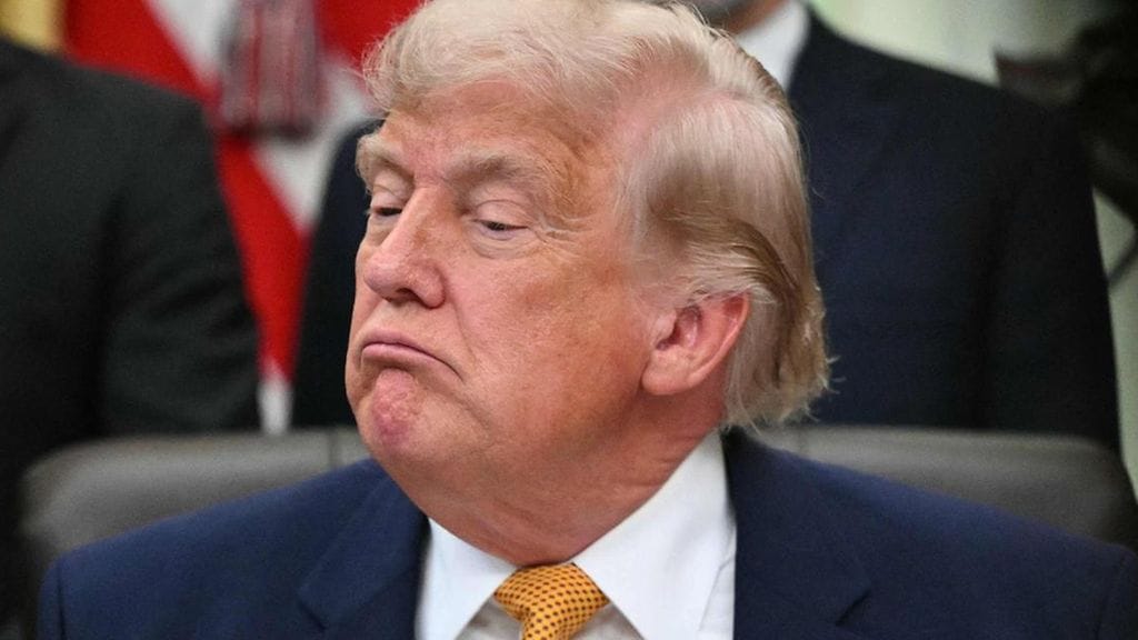 Trump uhkaa 100 prosentin tullilla EU-maita, jotka verottavat Yhdysvaltain teknologiayhtiöitä.