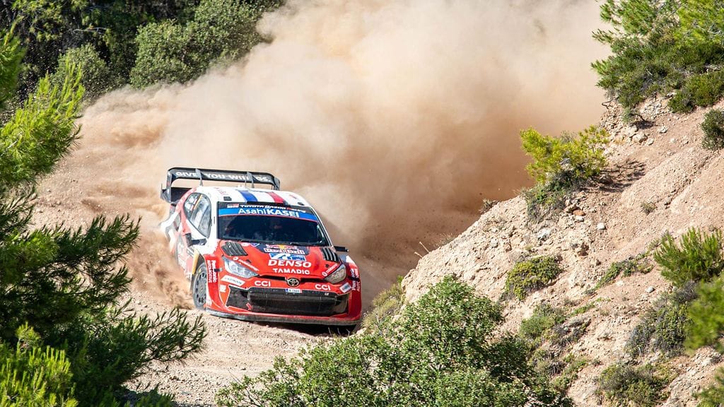 Sebastien Ogier hivuttautuu lähemmäs kärkipaikkaa.