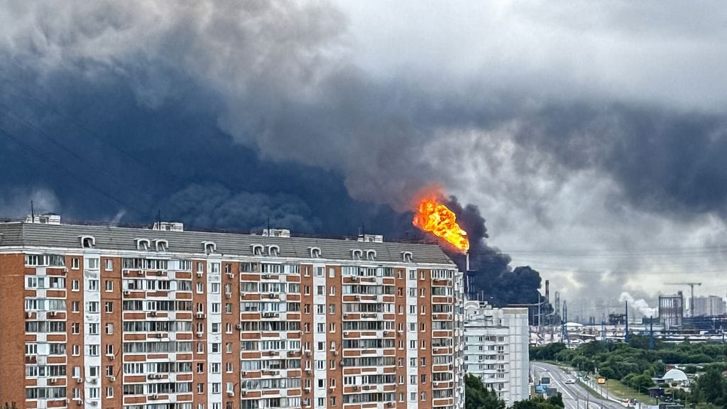 Öljynjalostamo liekehti aiemmin tässä kuussa Moskovassa. Ukraina on ottanut viime aikoina kiihtyvästi kohteekseen Venäjän öljyinfrastruktuuria.