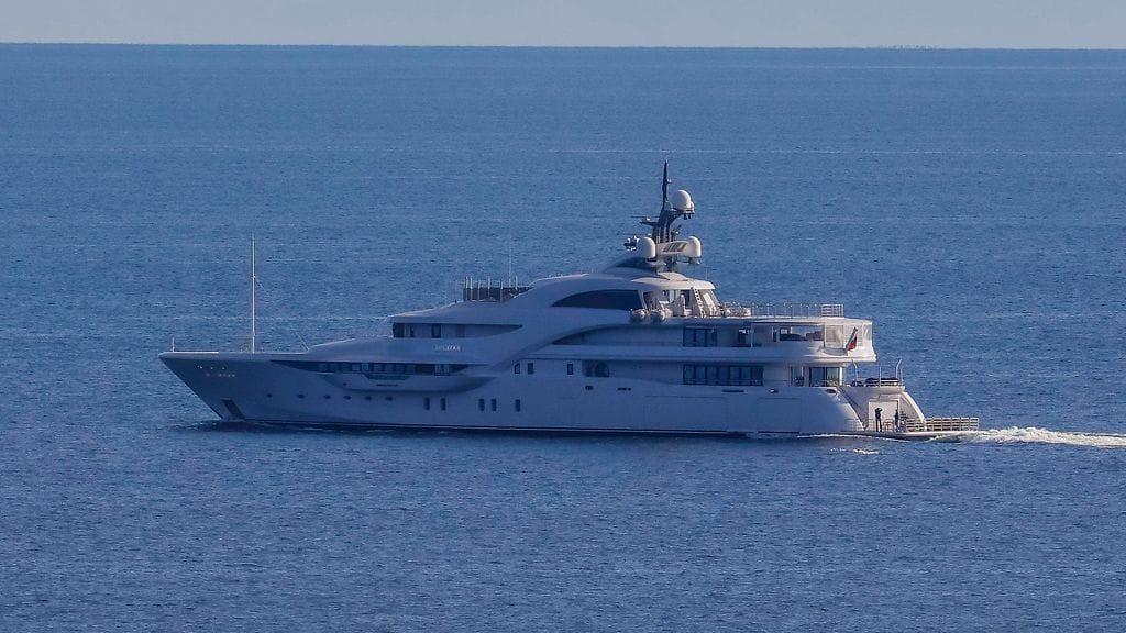 Graceful-jahti Itämerellä Saarenmaan länsipuolella Virossa vuonna 2022.