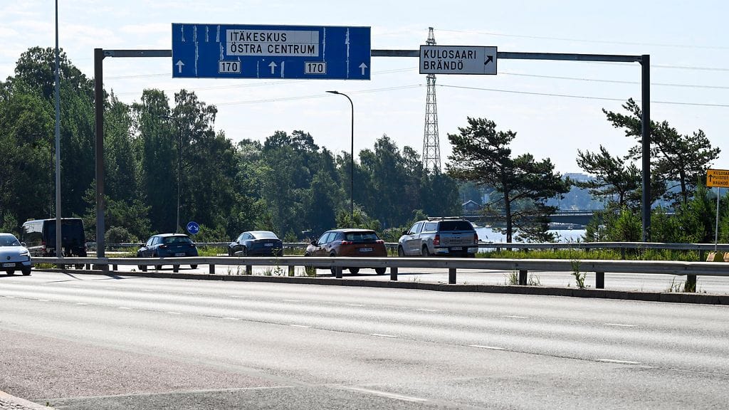 Kuvituskuva Itäväylästä. Silminnäkijätietojen mukaan kuljettaja ei pysähtynyt tapahtumapaikalle vaan jatkoi matkaansa.