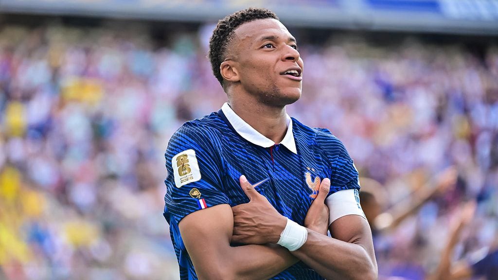 Kylian Mbappe teki kaksi maalia Ruotsin verkkoon MM-kisojen ensimmäisellä pudotuspelikierroksella.