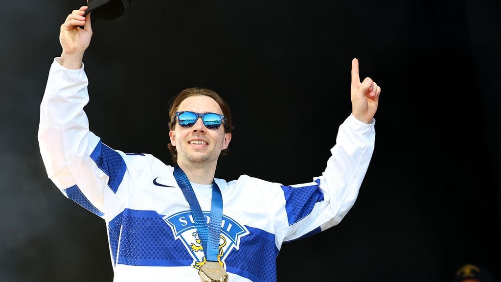 Ville Heinola jatkaa NHL-uraansa Las Vegasin kirkkaissa valoissa.