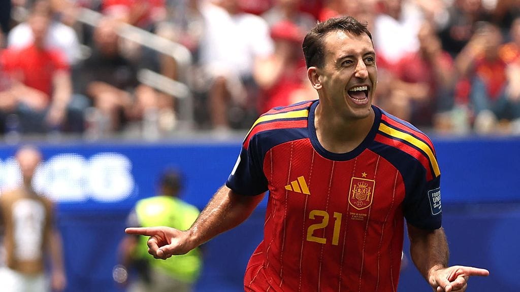Espanjan Mikel Oyarzabal viimeisteli kaksi maalia Itävaltaa vastaan.