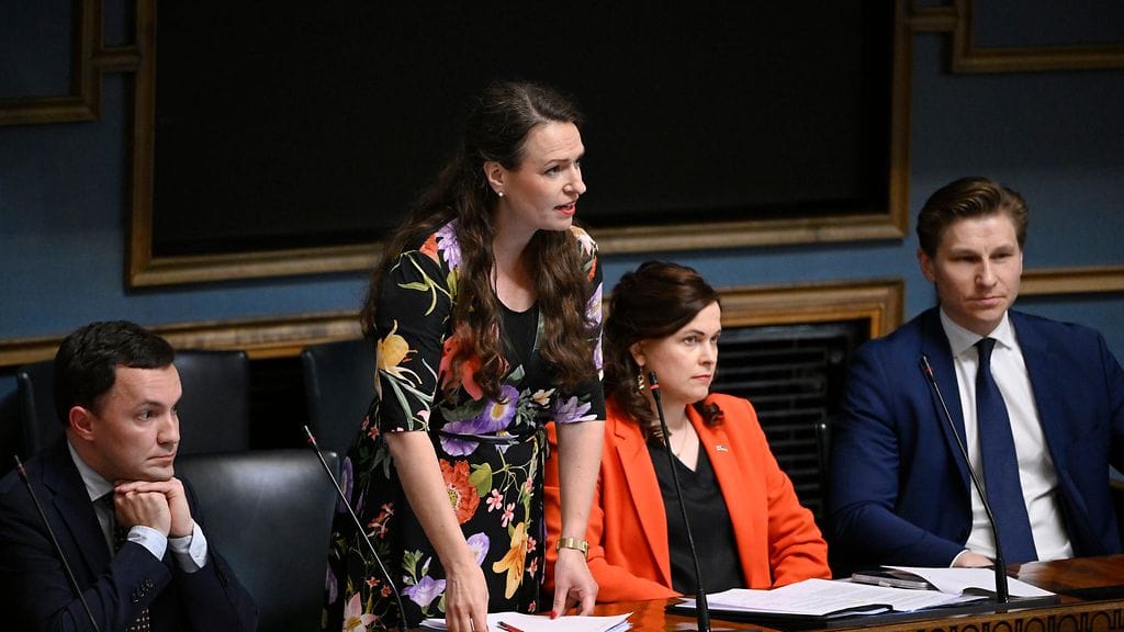 Sosiaali- ja terveysministeri Wille Rydman Kunta- ja alueministeri Anna-Kaisa Ikonen, tiede- ja kulttuuriministeri Mari-Leena Talvitie ja puolustusministeri Antti Häkkänen eduskunnan suullisella kyselytunnilla 4. kesäkuuta 2026 Helsingissä.