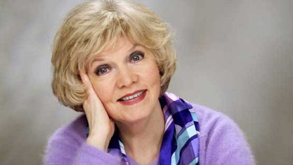 Eila Pienimäellä riittää muistoja menneistä vuosistaan maailmalla.