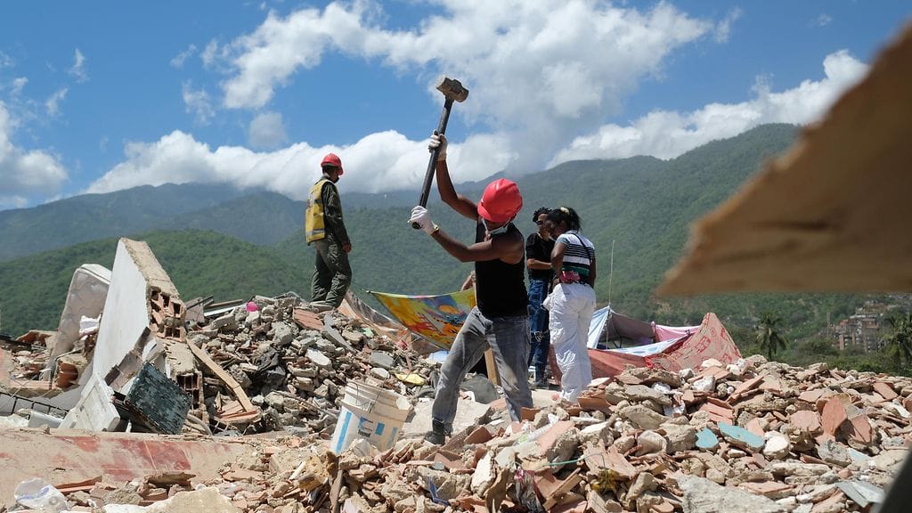 Raivaustyöt jatkuvat edelleen Venezuelan kahden viikon takaisten maanjäristysten jälkeen.