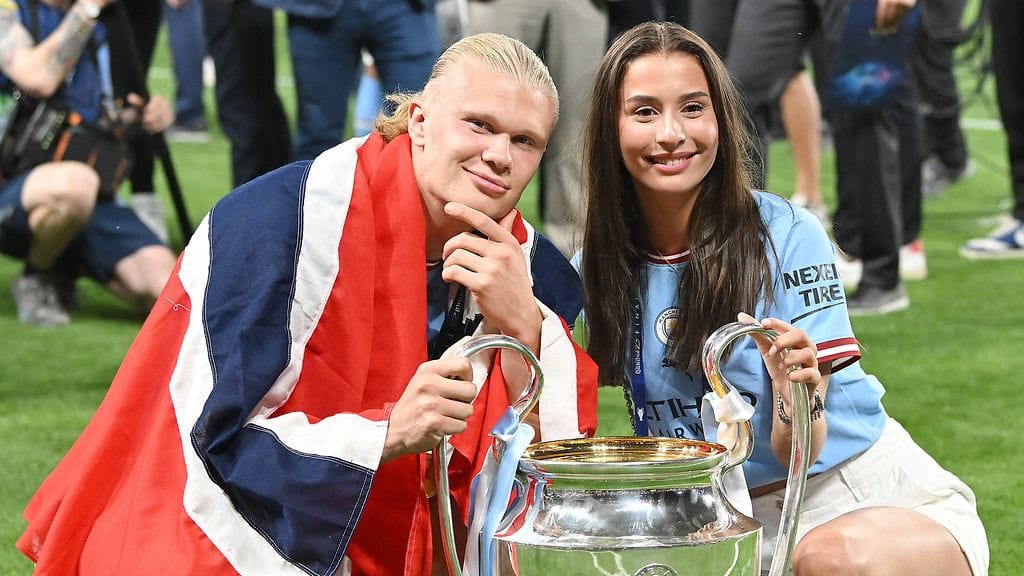 Erling Haaland puolisonsa Isabel Haugseng Johansenin kanssa Champions Leaguen finaalissa vuonna 2023.