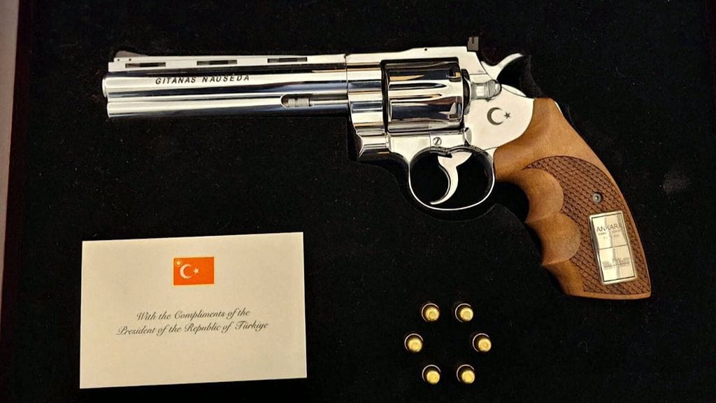Erdoganin lahjoittama revolveri, 2026 Ankara