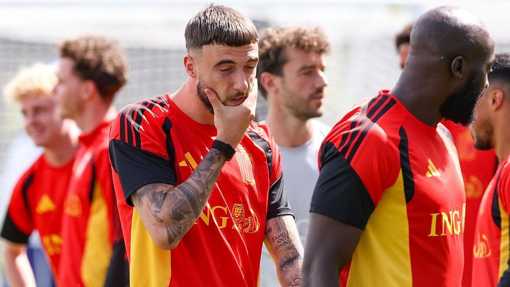 Belgian jalkapalloliitto pitää puolustaja Zeno Debastia pelikuntoisena, mutta tämän seurajoukkue Sporting Lissabon on vahvasti eri mieltä.