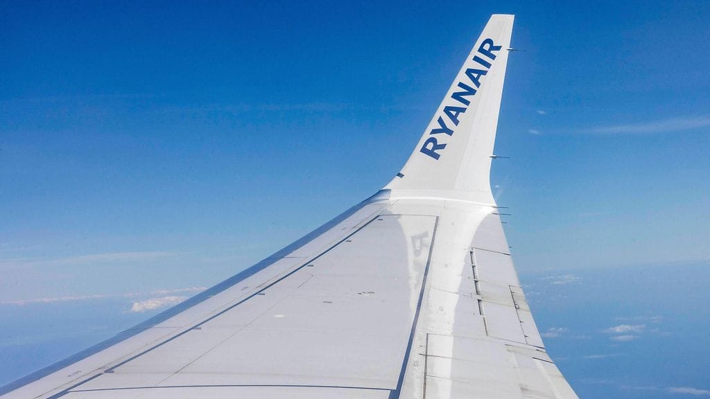 Ryanairin lennolla koettiin hiljattain kauhunhetkiä, kun matkustaja oli imeytyä ulos rikkoutuneesta ikkunasta/kuvituskuva