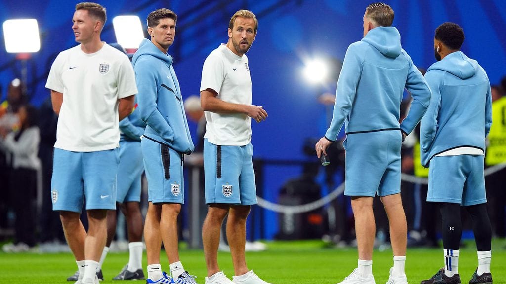 Harry Kane (kesk.) on Englannin syömähammas.