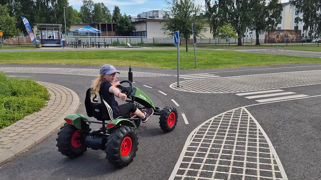 Hyvin suunnitellulla tauolla kuljettaja ehtii levätä ja lapsimatkustajat touhuta jotain mielekästä, minkä jälkeen taas jaksaa matkustaa.