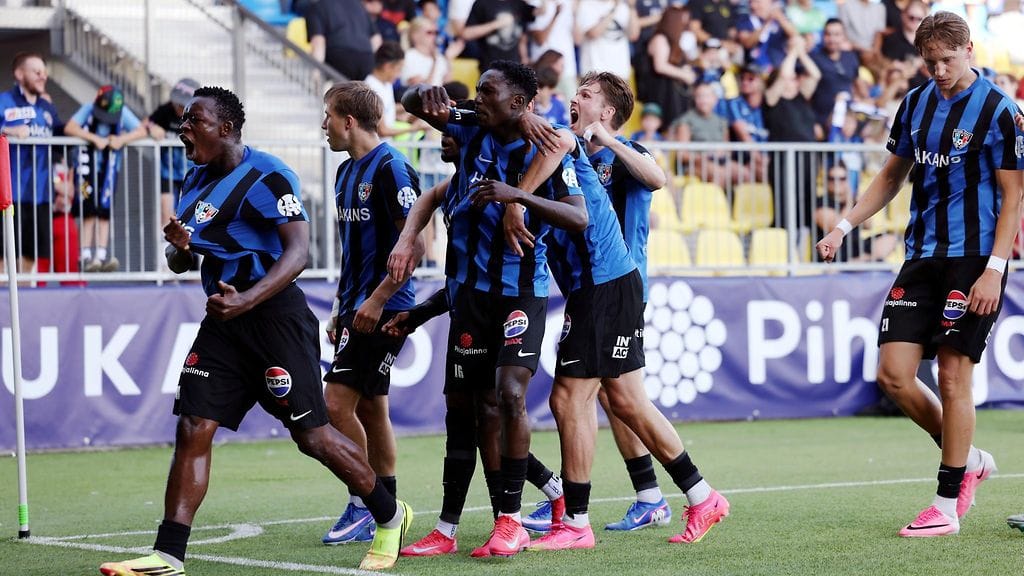 Inter juhlii Alie Contehin (vas.) 1–1-tasoitusmaalia.